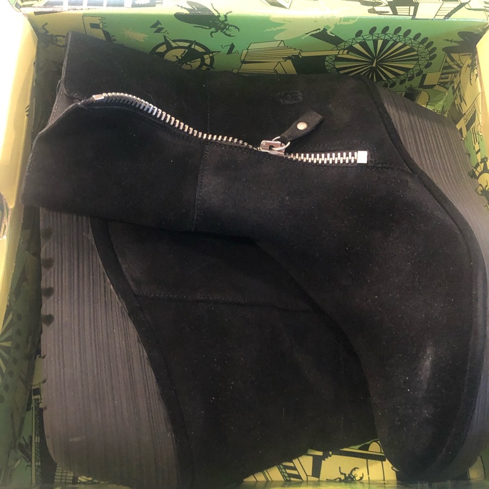 Fly London black suede boot